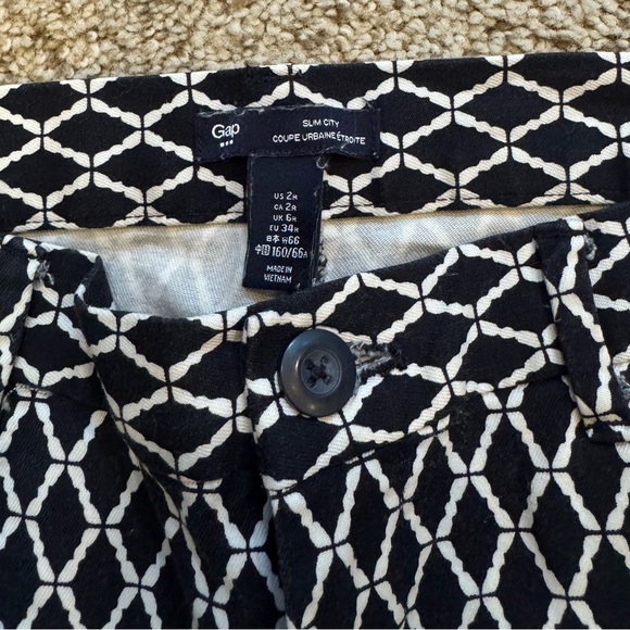 Gap Officecore Slim City Ankle Pants – Black & White Laser Diamond Print Size 2 - Picture 3 of 9